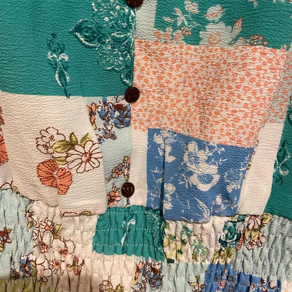 Monteau Los Angeles patchwork design top.  Crop length with button detai… - Picture 3 of 4